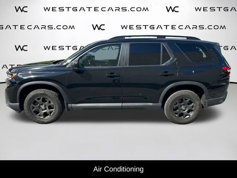 Used 2025 Honda Pilot TrailSport image 4