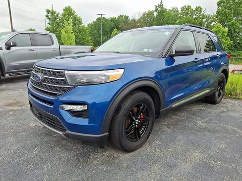 Used 2023 Ford Explorer XLT w/ Equipment Group 202A RWD image 3