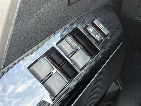 Used 2018 Toyota RAV4 Limited image 25