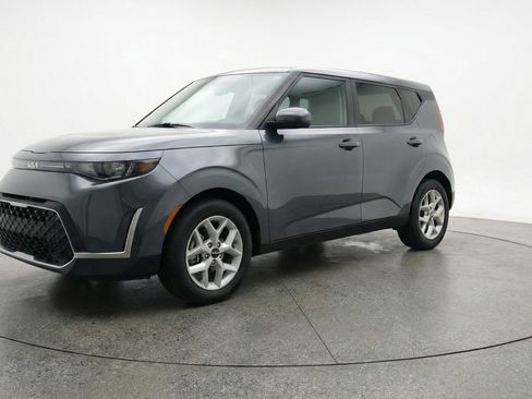 Used 2025 Kia Soul LX w/ LX Technology Package FWD image 3