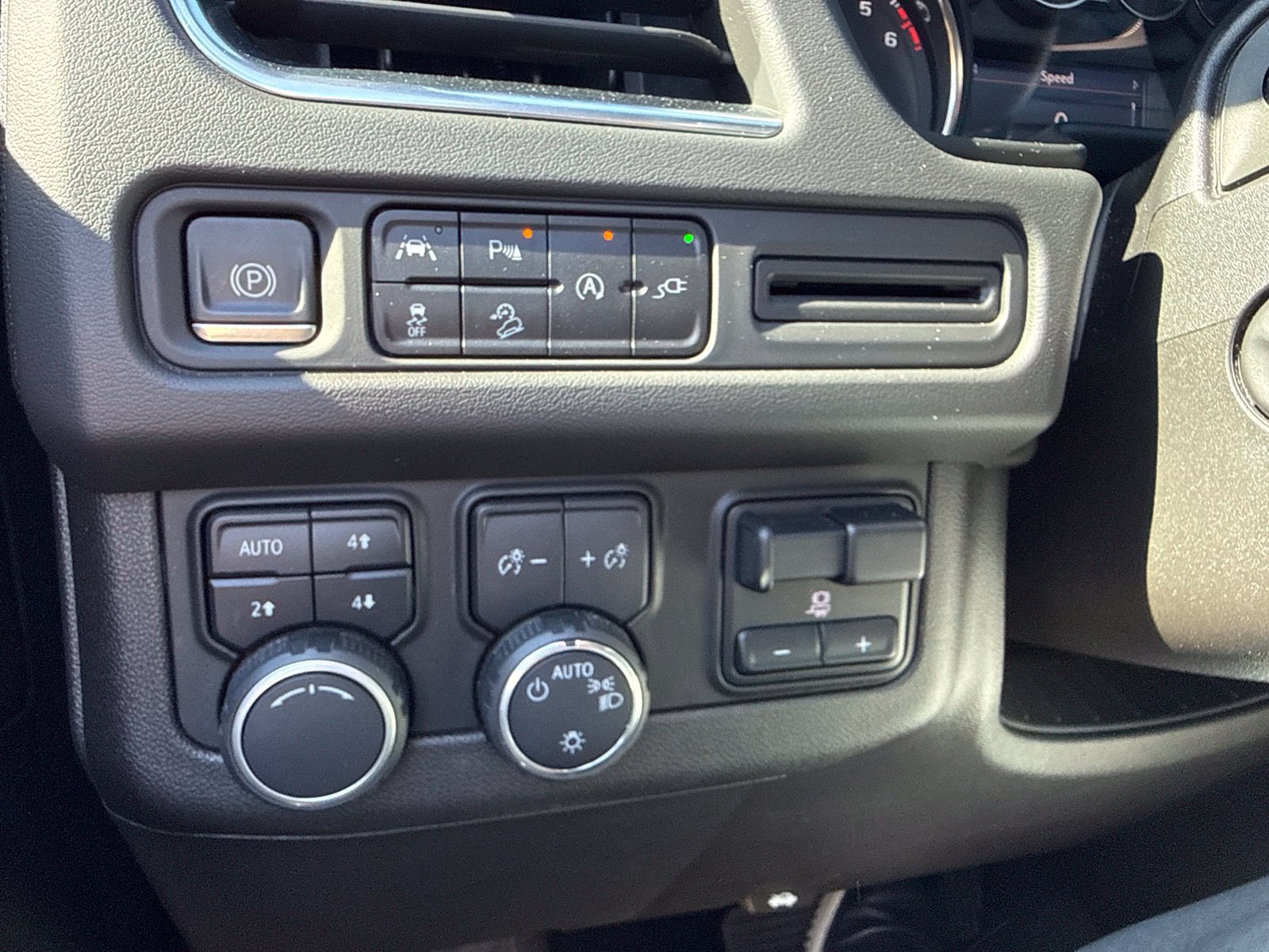 Used 2021 Chevrolet Tahoe Z71 w/ Z71 Signature Package AWD/4WD image 24
