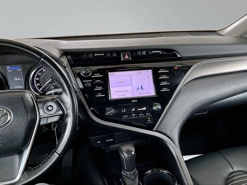 Used 2020 Toyota Camry SE FWD image 9