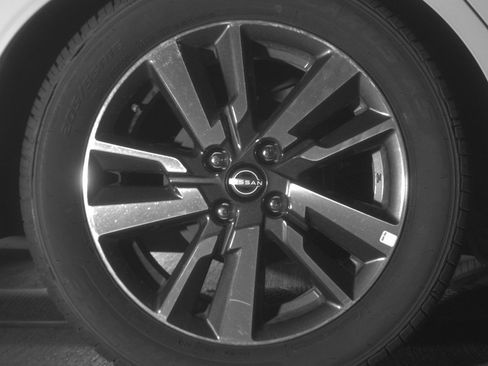 Used 2025 Nissan Versa SV image 15