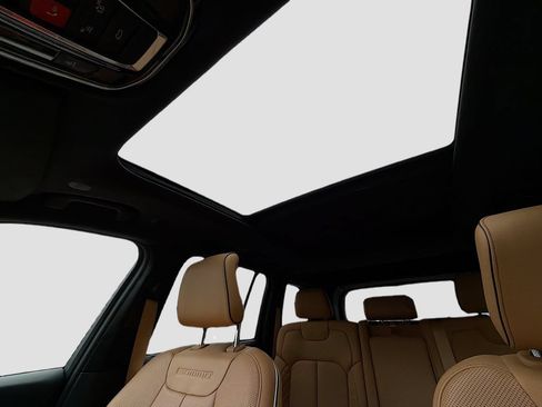 Used 2022 Jeep Grand Cherokee Summit AWD/4WD image 26