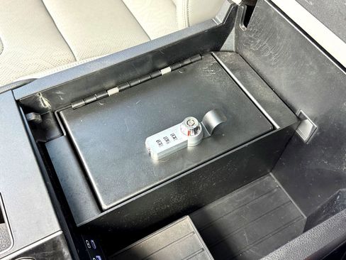 Used 2022 Toyota Tundra Limited AWD/4WD image 24