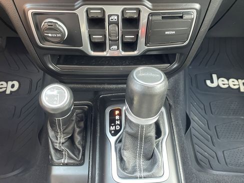 Used 2020 Jeep Gladiator Overland image 28