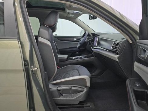 Used 2024 Volkswagen Atlas Peak Edition SE AWD/4WD image 4