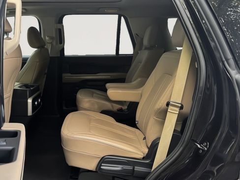 Used 2024 Ford Expedition Limited image 13