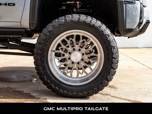 Used 2024 GMC Sierra 2500 AT4 w/ AT4 Premium Plus Package image 11