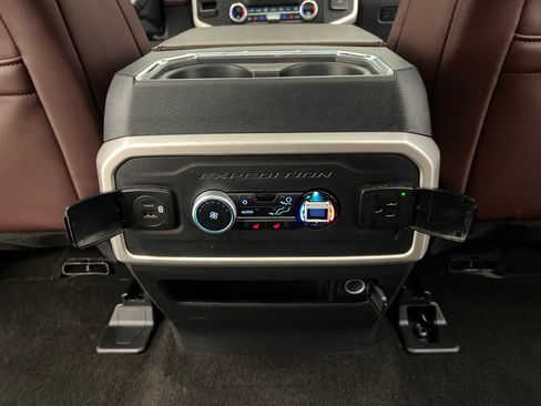 Used 2023 Ford Expedition Limited AWD/4WD image 30