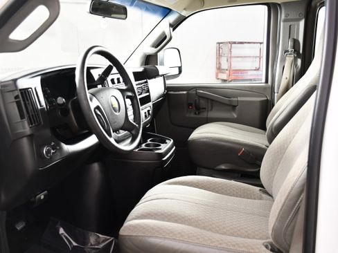 Used 2016 Chevrolet Express 3500 LT w/ LT Preferred Equipment Group RWD image 2