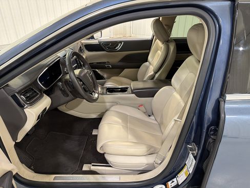 Used 2020 Lincoln Continental w/ Convenience Package image 10