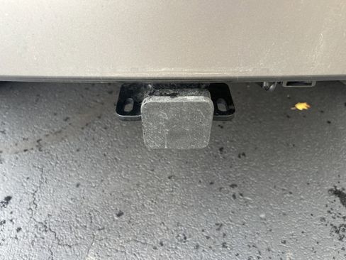 Used 2025 Land Rover Defender 90 X-Dynamic SE image 32