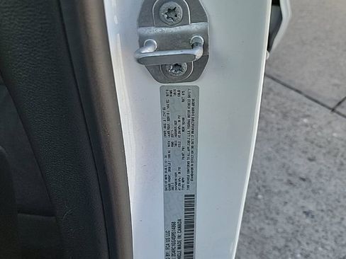 Used 2025 Chrysler Pacifica Limited image 24