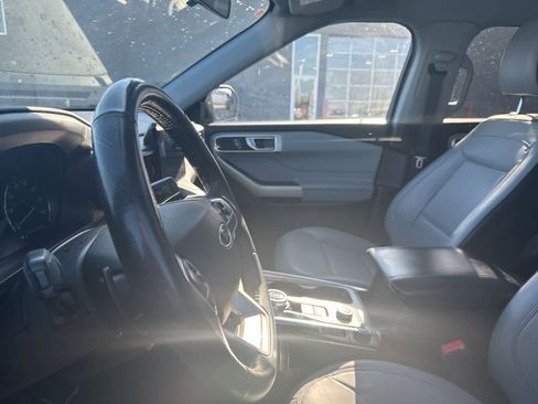 Used 2021 Ford Explorer XLT w/ Equipment Group 202A image 30