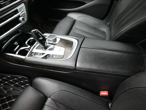 Used 2016 BMW 740i RWD image 9