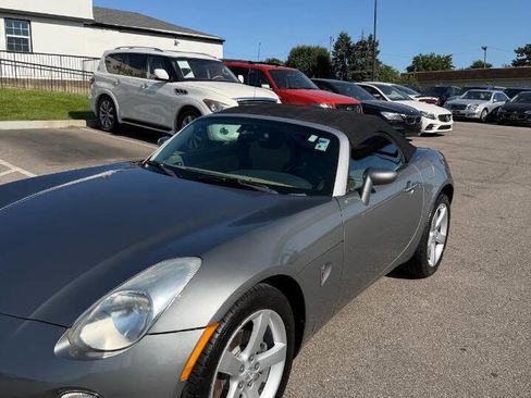 Used 2006 Pontiac Solstice Convertible w/ Premium Package RWD image 29