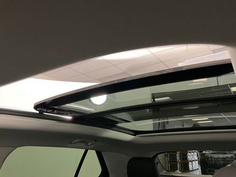Used 2025 Buick Envision Avenir AWD/4WD image 18