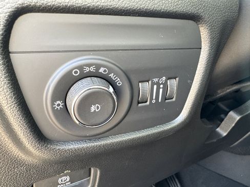 Certified 2024 Jeep Grand Cherokee Limited image 29