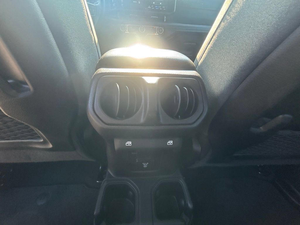 Used 2026 Jeep Wrangler Unlimited Rubicon AWD/4WD image 18