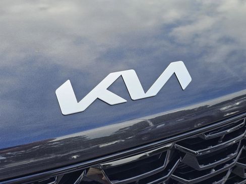 New 2025 Kia Sorento S image 9