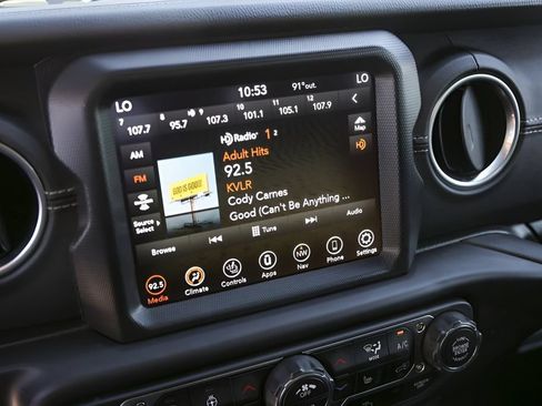 Used 2023 Jeep Wrangler Unlimited Sahara w/ Cold Weather Group AWD/4WD image 17