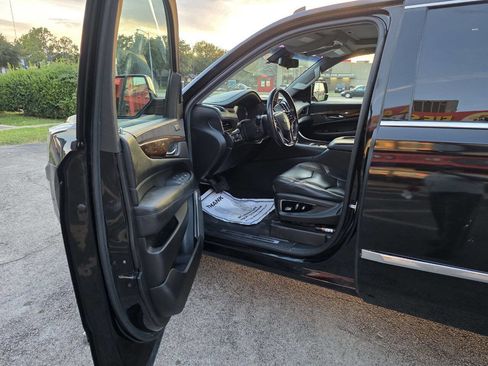 Used 2019 Cadillac Escalade ESV Luxury image 9