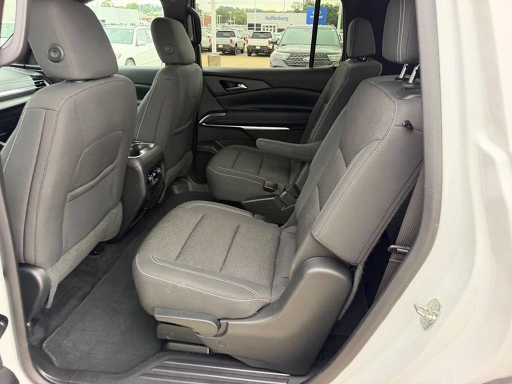 Used 2024 Chevrolet Traverse LT w/ Trailering Package AWD/4WD image 10