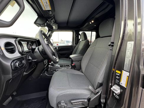 New 2025 Jeep Gladiator Sport image 8