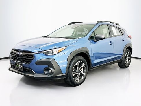 Used 2024 Subaru Crosstrek 2.0i Premium image 3