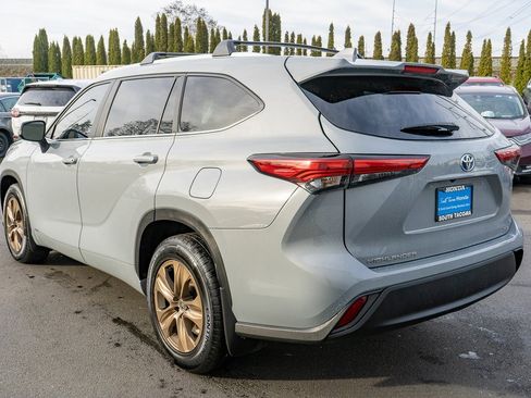 Used 2023 Toyota Highlander Bronze Edition image 10