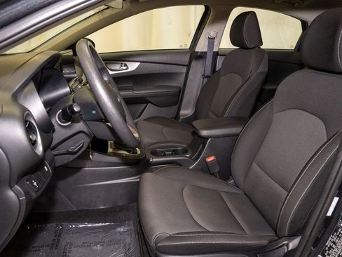 Used 2024 Kia Forte LXS image 9