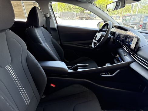 Used 2024 Hyundai Elantra SEL FWD image 31