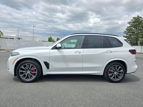 New 2026 BMW X5 xDrive40i w/ M Sport Package AWD/4WD image 3