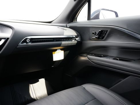 New 2025 Cadillac Lyriq Luxury image 8