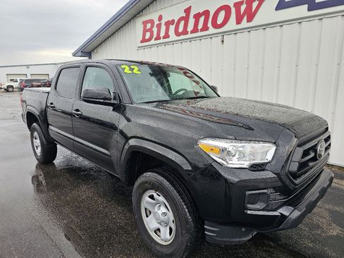 Used 2022 Toyota Tacoma SR image 2