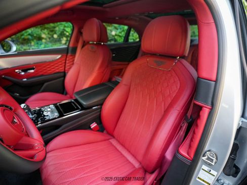 Used 2022 Bentley Flying Spur V8 image 28