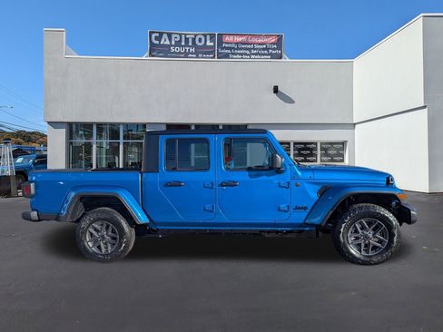 New 2026 Jeep Gladiator Sport image 2