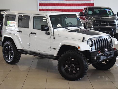 Used 2014 Jeep Wrangler Unlimited Sahara AWD/4WD image 2