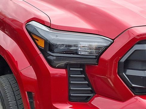 Used 2025 Toyota Tacoma SR5 AWD/4WD image 9