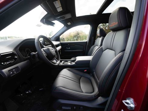 New 2025 Honda Pilot TrailSport image 9