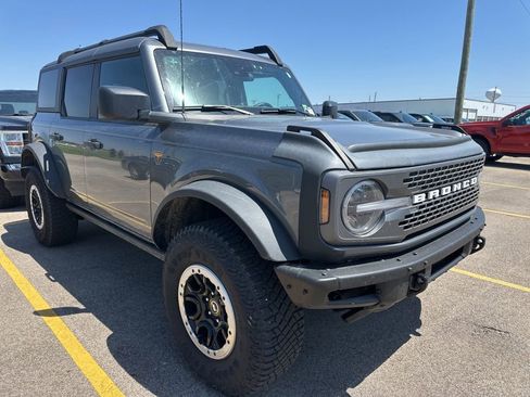 Used 2022 Ford Bronco Badlands w/ Sasquatch Package AWD/4WD image 2