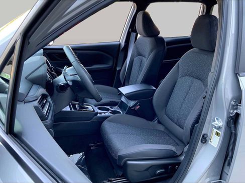 Certified 2025 Subaru Forester Premium AWD/4WD image 9