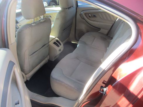 Used 2016 Ford Taurus SEL image 9