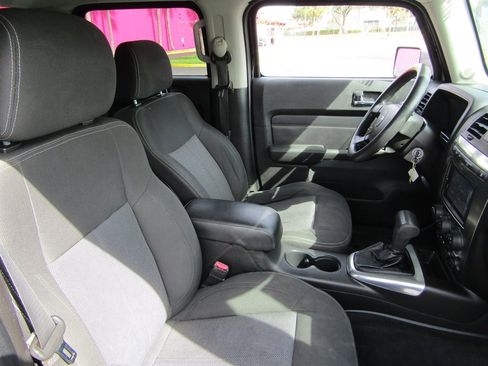 Used 2009 HUMMER H3T Adventure image 5