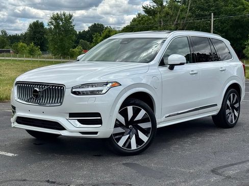 Used 2024 Volvo XC90 T8 Plus w/ Protection Package Premier AWD/4WD image 2