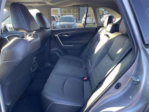 Used 2021 Toyota RAV4 XLE Premium image 3