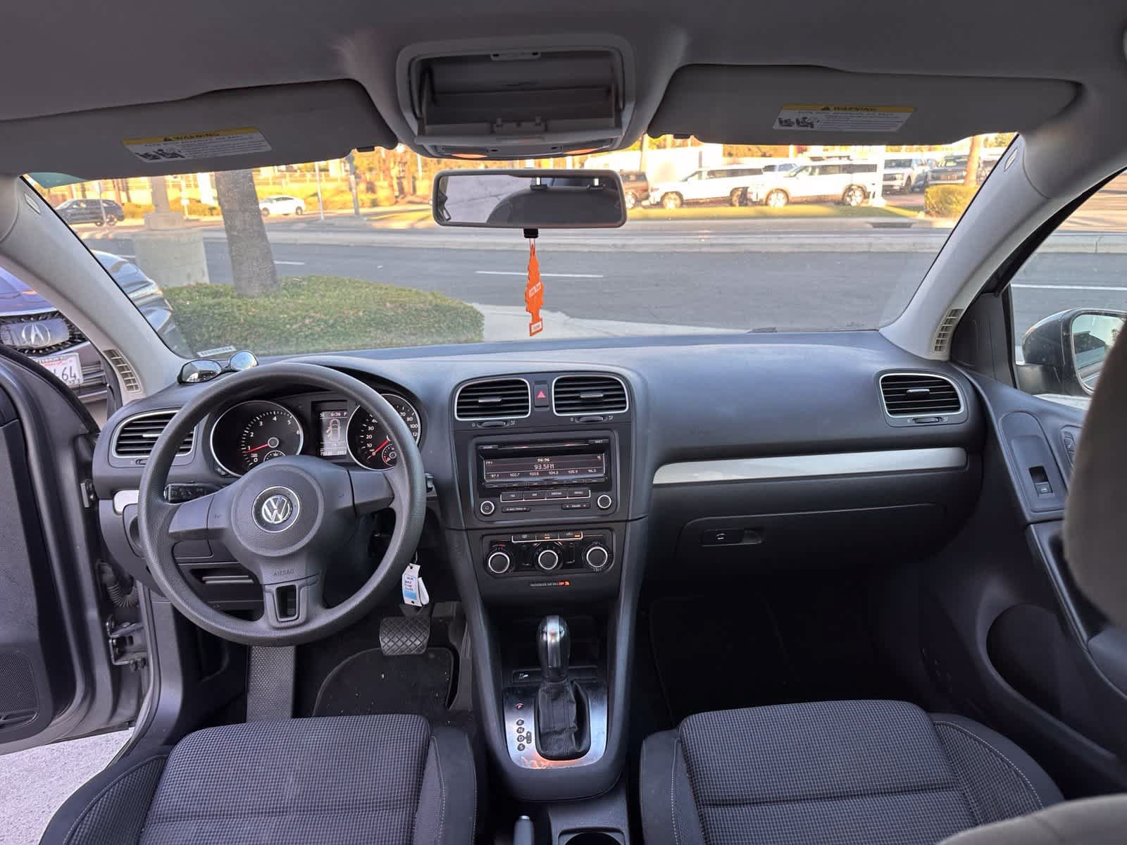Used 2014 Volkswagen Golf 4-Door FWD image 21