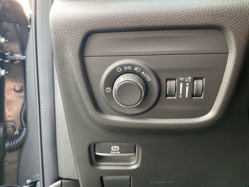 New 2025 Jeep Grand Cherokee Altitude image 14