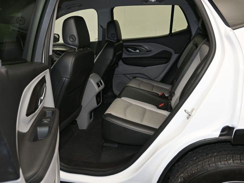 Used 2023 GMC Terrain SLT image 22